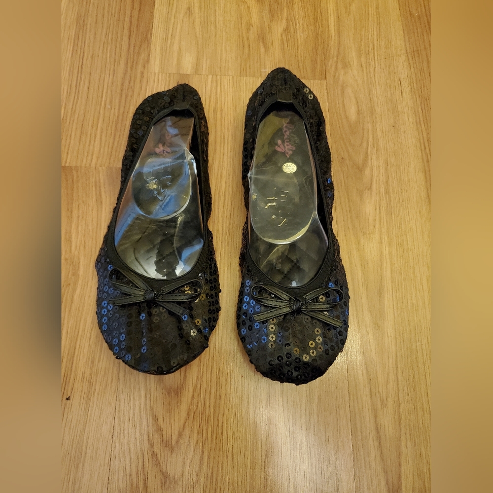 Women Fit In Clouds Fold Flats